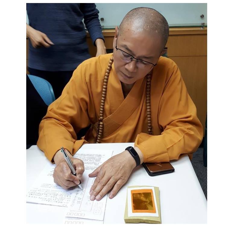出家人寄冥紙指責同婚不顧倫常?
