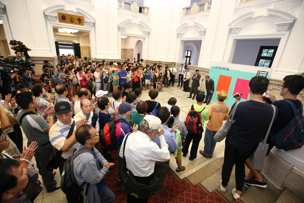 陸客到了總統府